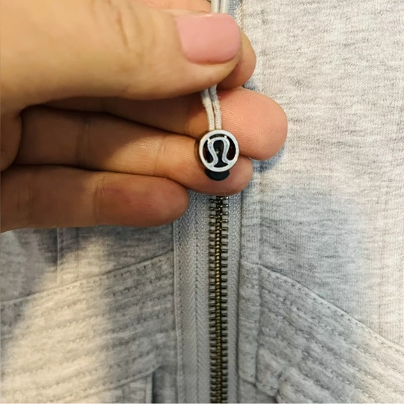 Lululemon It’s Happening Jacket - sz 4 - heathered silver spoon - Picture 8 of 11